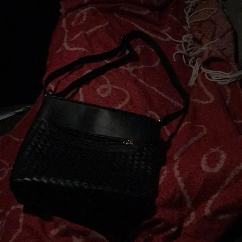 Black crossbody with textured front and front zipper and zipper top - Picture 1 of 4